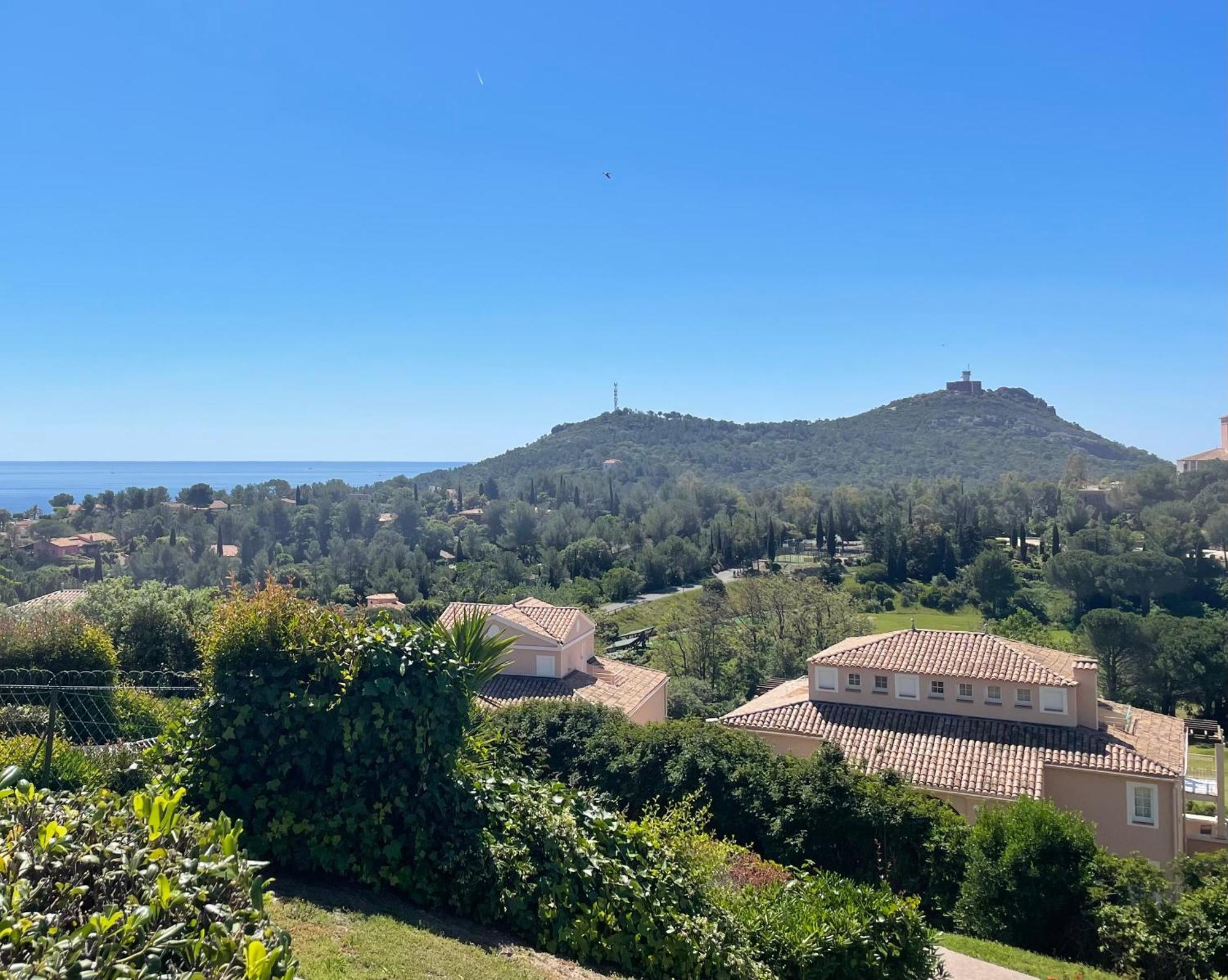 Village Cap Esterel, Piscine, Plage Saint-Raphael  Exterior photo
